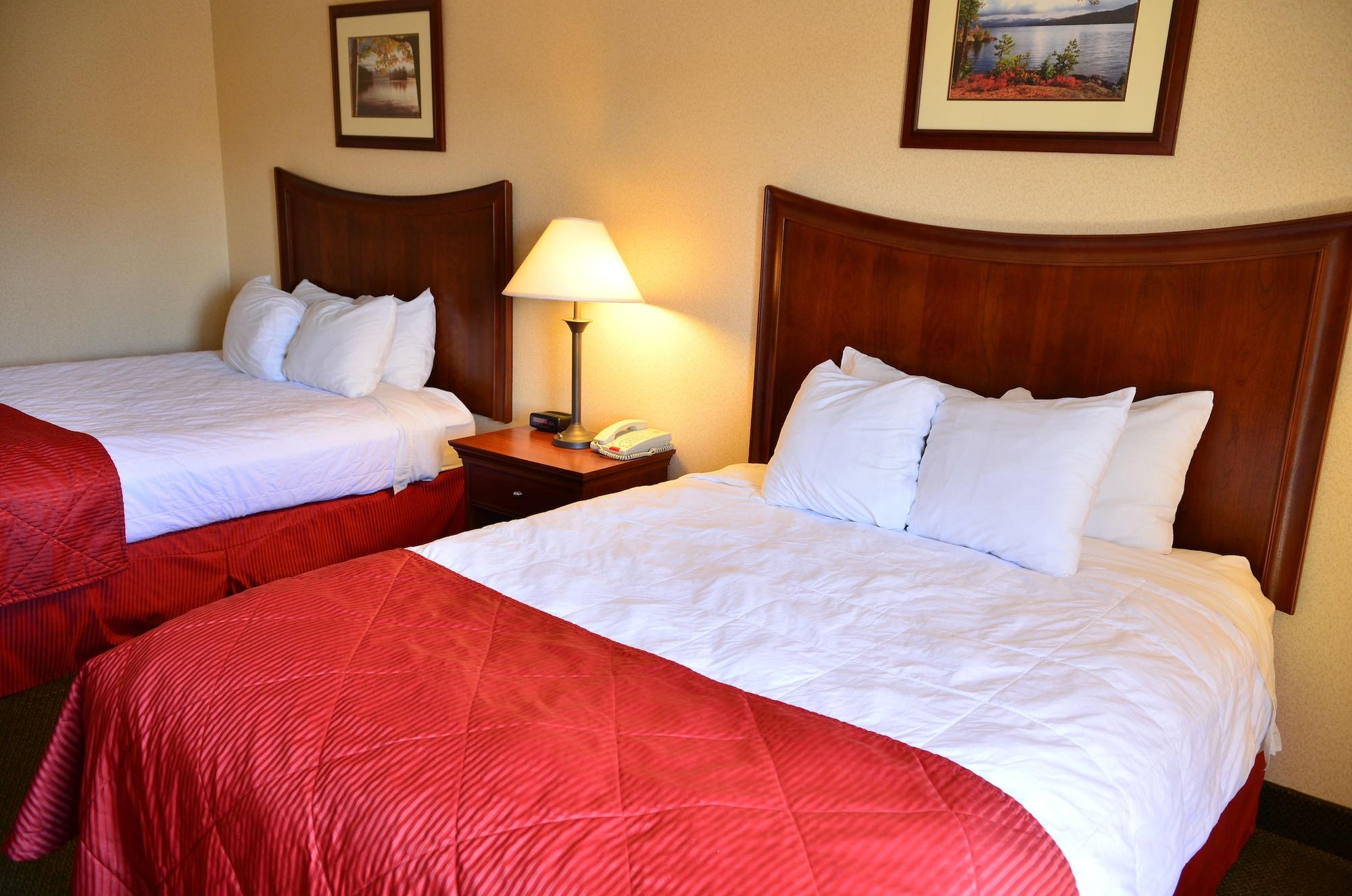 Clarion Inn & Suites At The Outlets Of Lake George Bagian luar foto