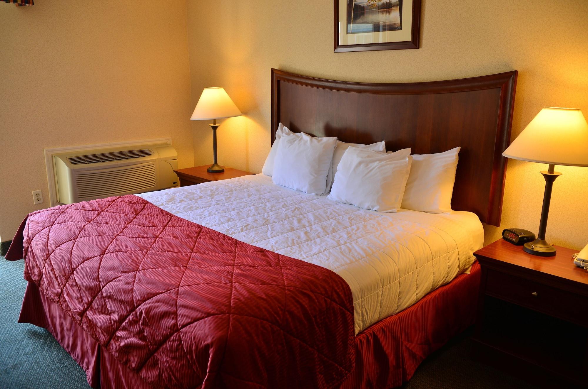 Clarion Inn & Suites At The Outlets Of Lake George Bagian luar foto