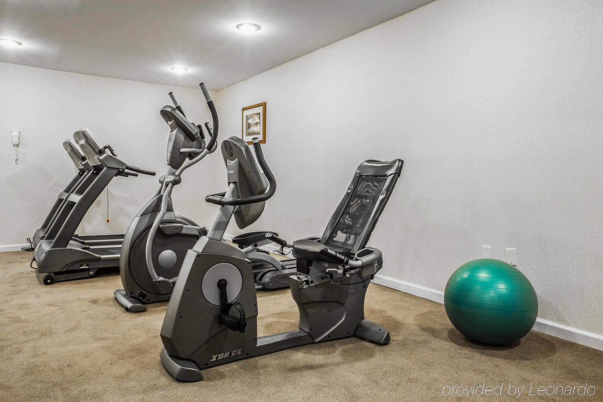 Clarion Inn & Suites At The Outlets Of Lake George Bagian luar foto