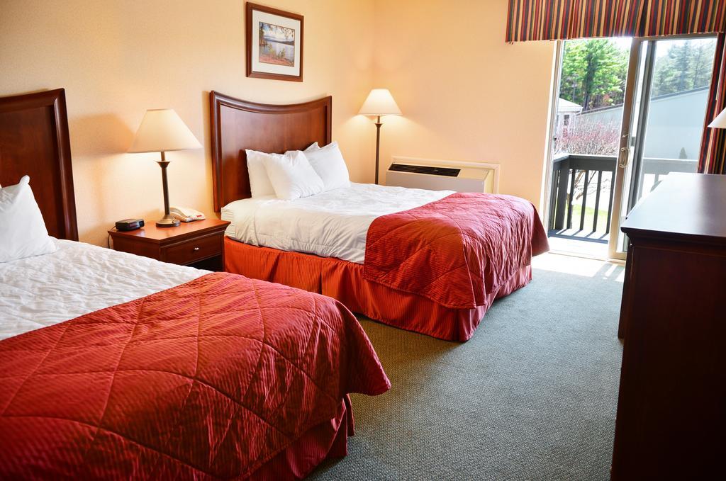 Clarion Inn & Suites At The Outlets Of Lake George Bagian luar foto