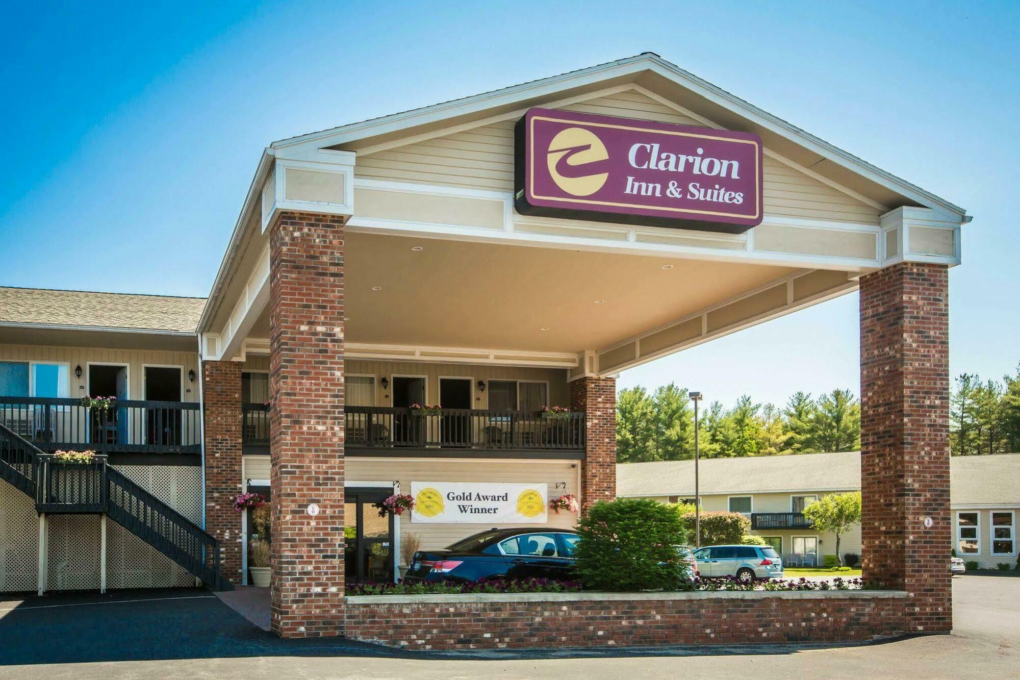 Clarion Inn & Suites At The Outlets Of Lake George Bagian luar foto
